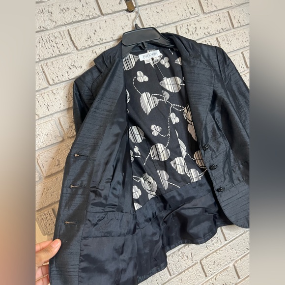 Kay Unger Black 100% Silk 3 Button Fitted Blazer size 8 lined - Picture 6 of 8